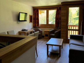 Appartement cosy avec accès direct aux pistes, espace bien-être et piscine chauffée - FR-1-181-2813
